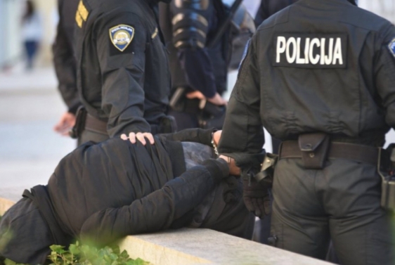 Policija istražuje sukob navijača Rijeke i Hajduka, 18-godišnjak završio  u KBC Rijeka