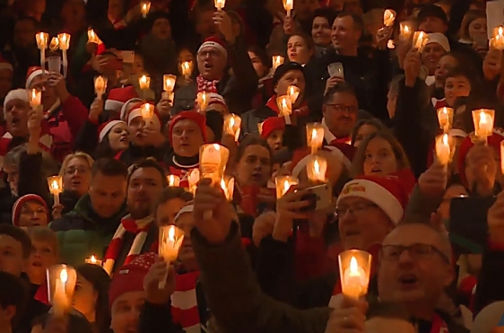 UNION BERLIN Pogledajte kako je 28.000 navijača stvorilo božićni ugođaj