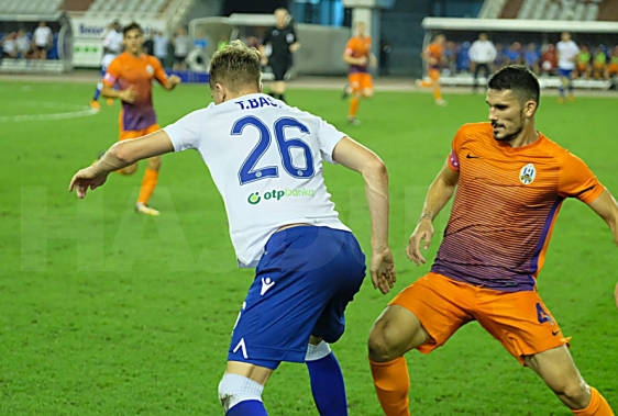 Toma  Bašić (Hajduk) i Toni Datković (Lokomotiva)