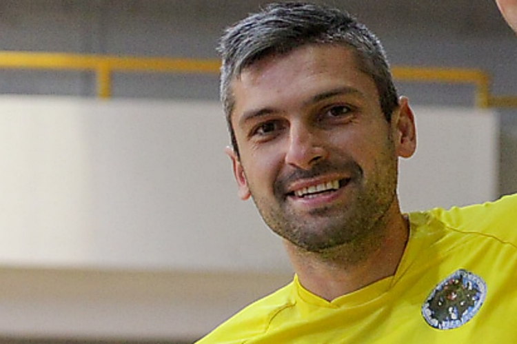 Marijan Tomić kao trener-igrač vodio momčad Vinodola do titule prvaka Dvoranskog prvenstva