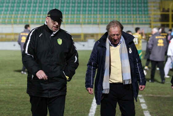 Igor Pamić i Srećko Juričić tijekom utakmice koju je Matjaž Kek gledao s tribina