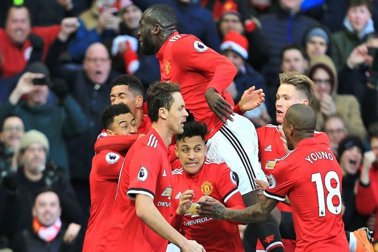 Romelu Lukaku (Manchester United) slavi gol sa suigračima