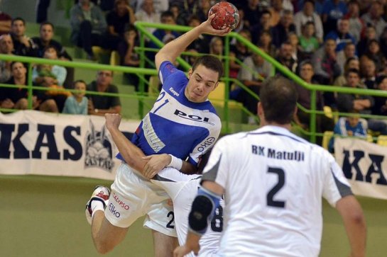 Andrej Kalač (Kozala) ispred Dina Bačića (Kastav)