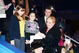  Kolinda Grabar-Kitarović potpisivala je autograme