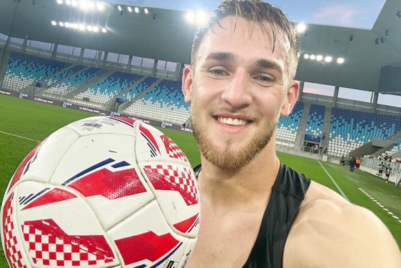 Nail Omerović dobio loptu za uspomenu