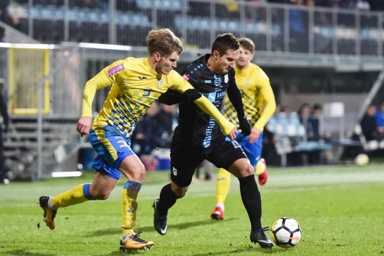 Petar Mamić (Inter) i Mario Gavranović (Rijeka)