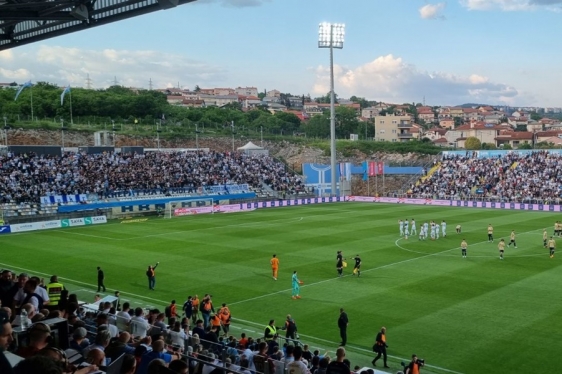 Pogledajte atmosferu na Rujevici, riječki stadion rasprodan prvi put ove sezone