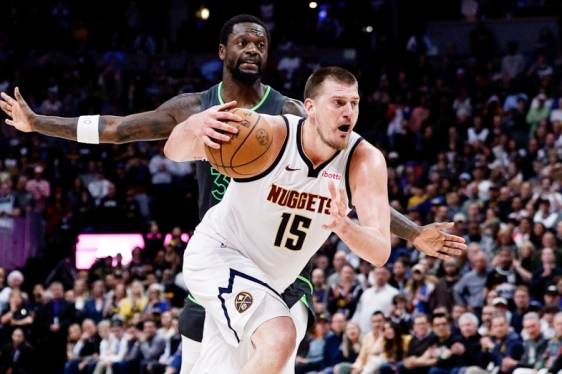 Nikola Jokić  i Stephen Curry  ostvarili nestvarne brojke, srpski centar ubacio 61 poen