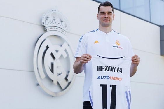 Mario Hezonja u kraljevskom društvu, potpisao za Real Madrid