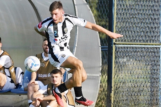 Duje Ušalj ponovo u crno-bijelom dresu