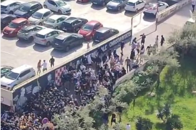 Uoči derbija na Poljudu na splitskim Pujankama brutalno se sukobili pripadnici Toricide i BBB-a, interventna policija zaustavila sukobe