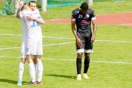 Jovan Motika i Jakov Pranjić slave pogodak pokraj Marshala Johnsona