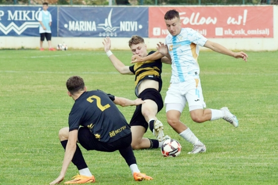 Rijeka poražena u prvoj utakmici, Osijek ostvario pobjedu na otvaranju turnira u skupini na Omišlju