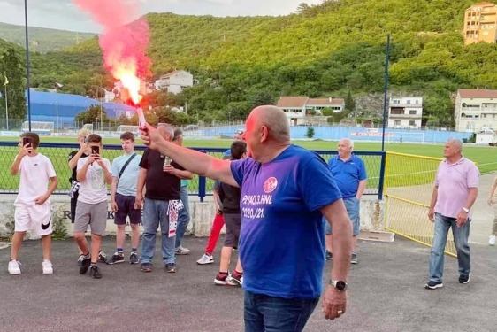 Marko Prpić slavi osvajanje titule prvaka