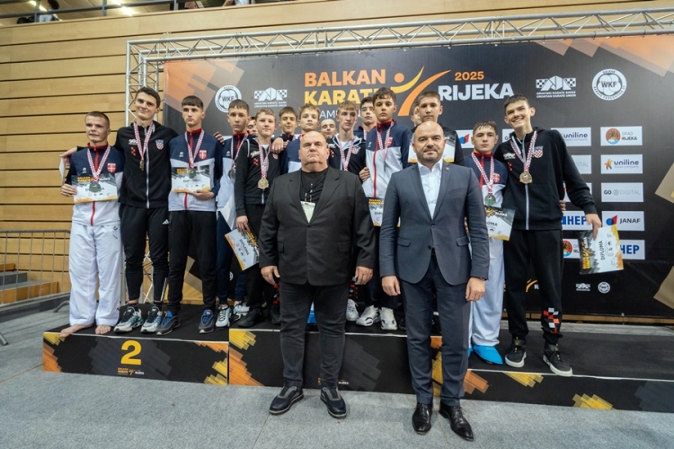 Karatisti Hrvatske i Srbije s predsjednicima Saveza na pobjedničkom postolju