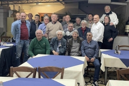 Ljubo Španjol u društvu nekadašnjih nogometaša Lučkog radnika