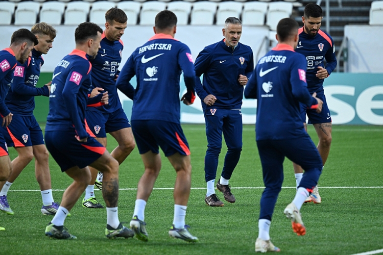Veznjak Rijeke Toni Fruk debitira  od prve minute u dresu hrvatske reprezentacije u utakmici protiv Farskih Otoka