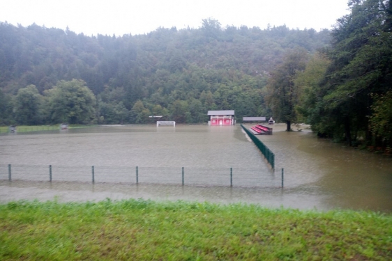 Prilikom izlijevanja rijeke Dobre potpuno su potopljeni igralište i klupske prostorije NK-a Gomirje
