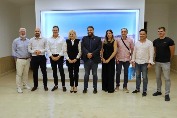 Predstavnici HNK Rijeka na radnom sastanku s gradonačelnicom Ivom Rinčić i suradnicima