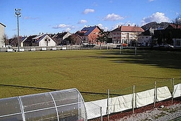 Prazno nogometno igralište u Delnicama