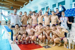 U-15 hrvatska vaterpolska reprezentacija s izbornikom Davidom Burburanom