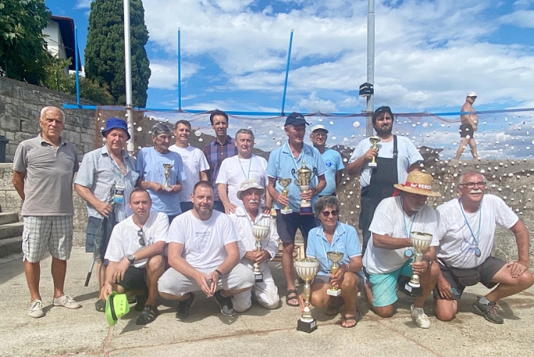 Svi dobitnici s gradonačelnikom Fernandom Kiriginom