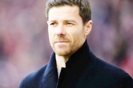 Xabi Alonso službeno predstavljen nakon što je potpisao četverogodišnji ugovor