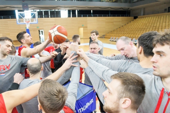 Hrvatska košarkaška reprezentacija igra u dvorani na Zametu