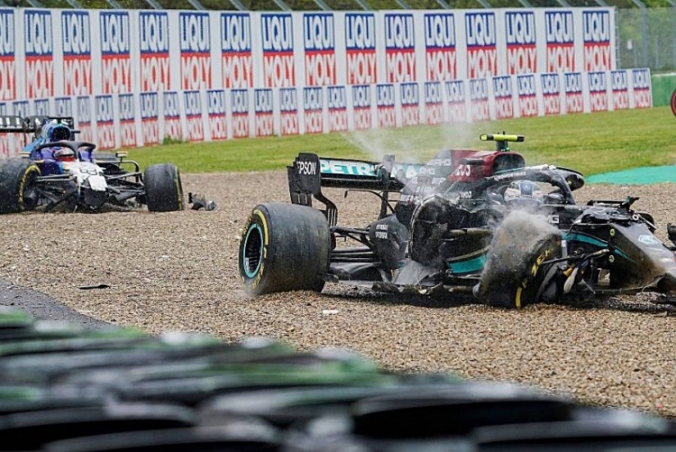 Formula 1: Verstappen pobijedio u Imoli, težak sudar Russella i Bottasa