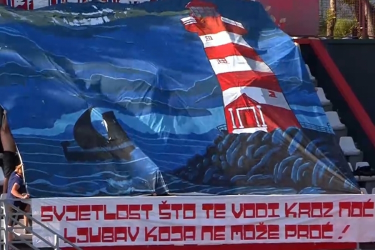 Svjetlost što te vodi kroz noć, ljubav koja ne može proć!