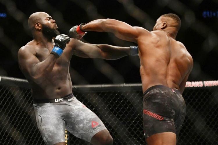 UFC Francis Ngannou nokautirao Jairzinha Rozenstruika za samo 20 sekundi