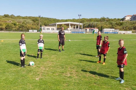 Hannover 96  organizira ljetni nogometni kamp na Krku, Danijel Štefulj vodi treninge