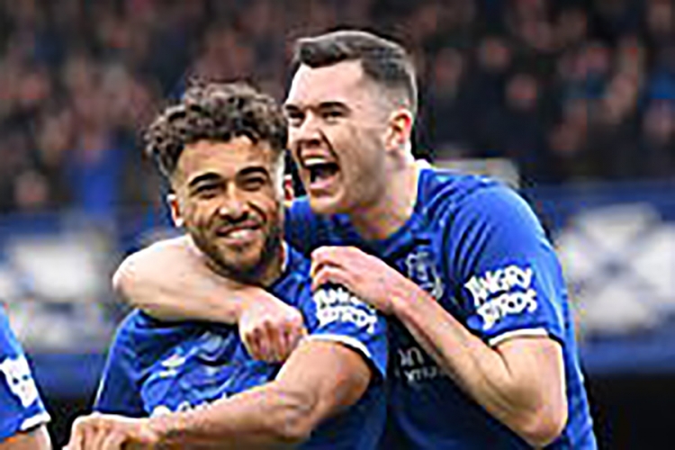 Dominic Calvert-Lewin slavi pogodak sa suigračem