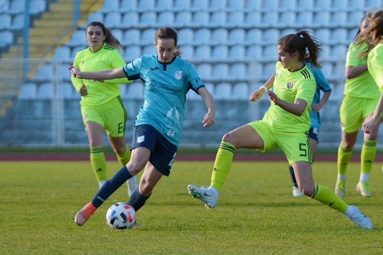 Ema Šulentić (Rijeka) i Laura Kopić (Dinamo)