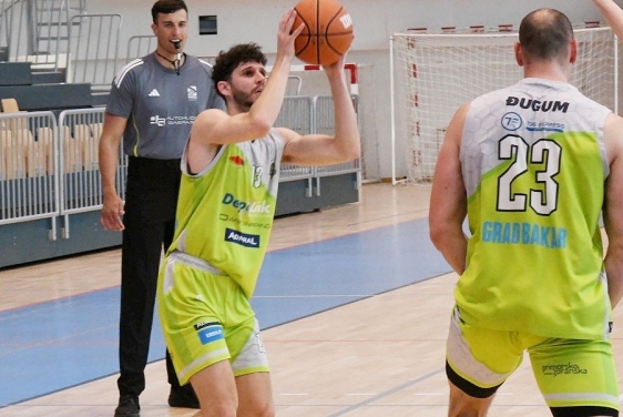 Košarkaši DepoLink Škrljeva pobijedili Puntamiku u zadnjoj utakmici, u četvrtak se igra prva utakmica play-offa