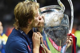 Ivan Rakitić službeno završio igračku karijeru i preselio u klupski ured