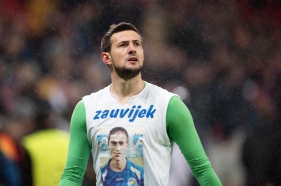 FIFA zabranila Danijelu Subašiću da pokazuje majicu s likom Hrvoja Ćustića