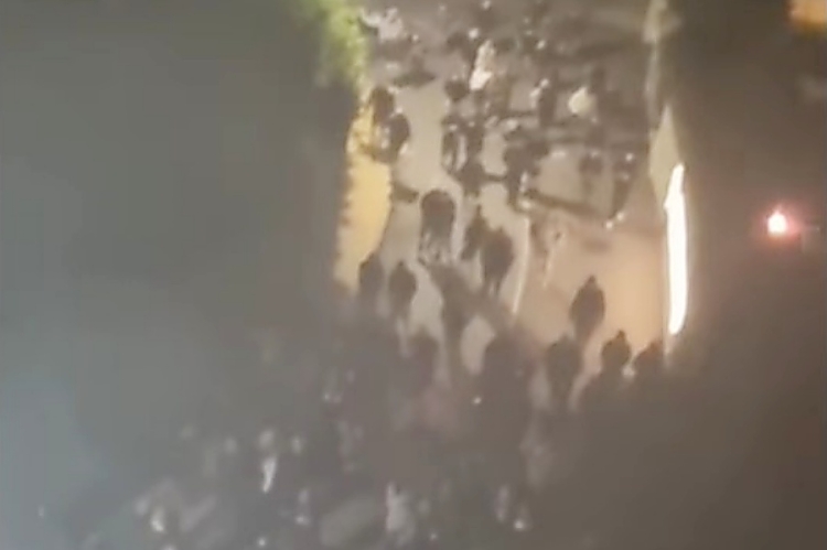 Izlazite na balkone, pozdravite šampione! Pogledajte događanje  Armade ispred hotela s igračima Slavena Balupa