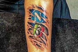 Trener Juventusa s tetovažom Napolija, navijači traže prekrivanje