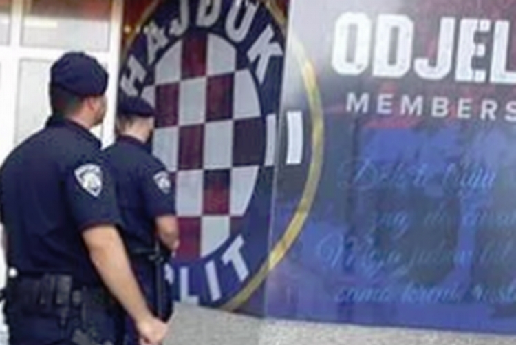 Policija u utorak navečer patrolirala Splitom i legitimirala sumnjive osobe