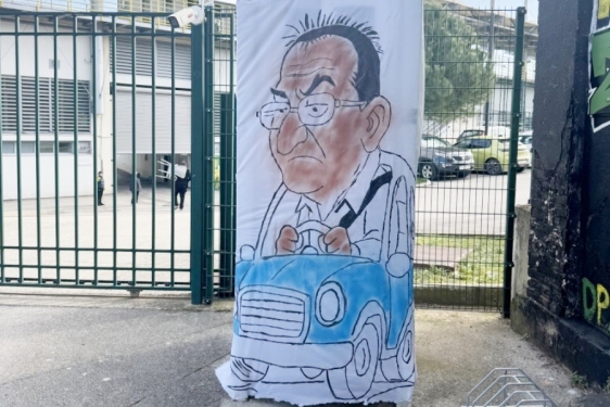 Karikatura Damira Miškovića u automobilu osvanula na ulazu u pulski stadion