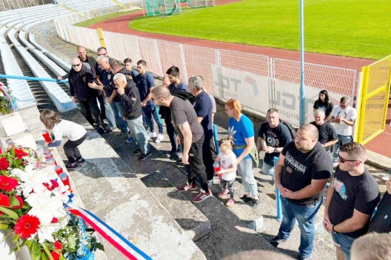 Armada rođendan tradicionalno obilježila polaganjem vijenaca pod spomenik na Kantridi