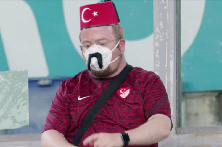 Titulu &quot;navijača utakmice&quot; u Rimu zasluženo dobio turski navijač