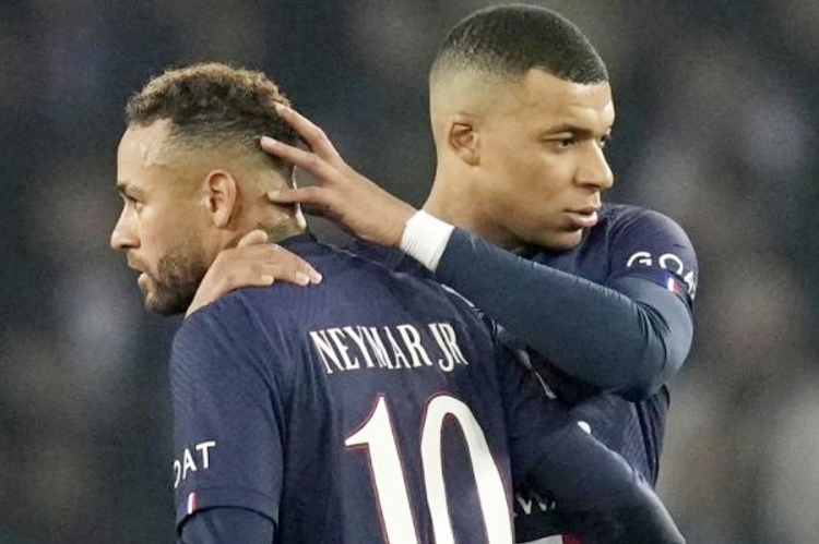 Kylian Mbappe porukom podrške demantirao francuske medije