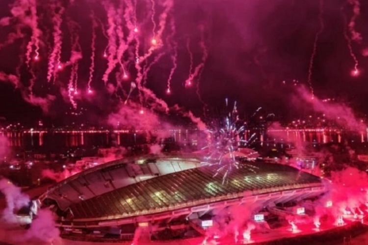 Torcida  spektakularnim vatrometom proslavila 70. rođendan, slavilo se i u Zagrebu