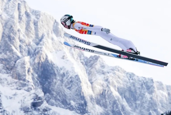 Nika Prevc popravila svoj svjetski rekord, pogledajte čudesni let na Planici