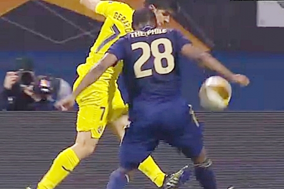 Presudni trenutak, Moreno napucao loptom Theophilea u ruku