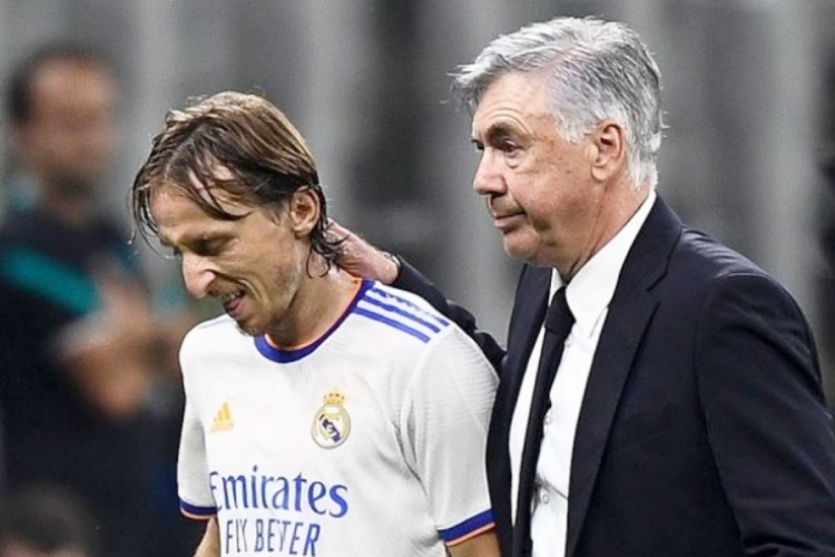 Carlo Ancelotti stalno radi isto, opet se Luki Modriću javno ispričao