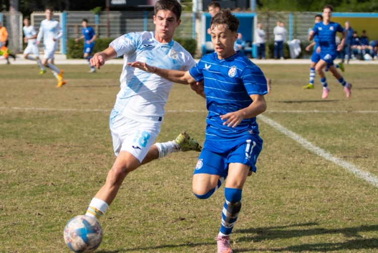 Gael Savković (Rijeka) i Tomo Mujanović (Dinamo)