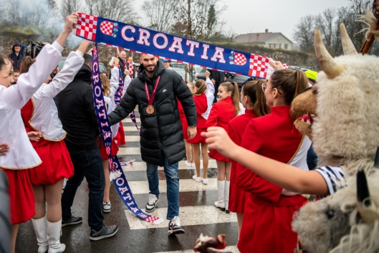 Ivica Ivušić na Brnasima, najviše su ushićeni bili najmlađi